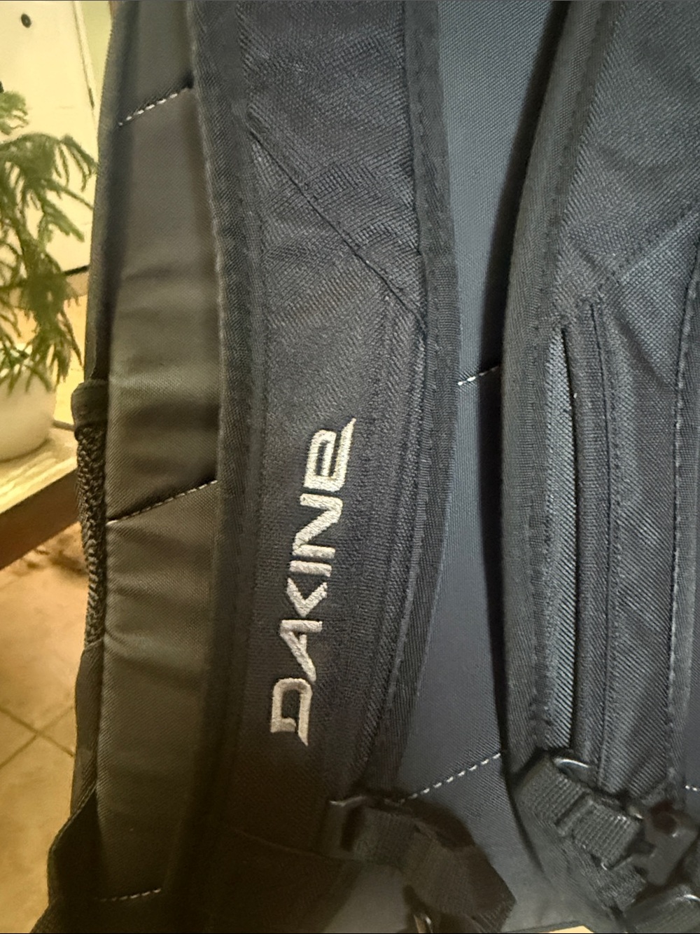Dakine Grom 13L Backpack- pre-loved-small - Picture 4 of 7